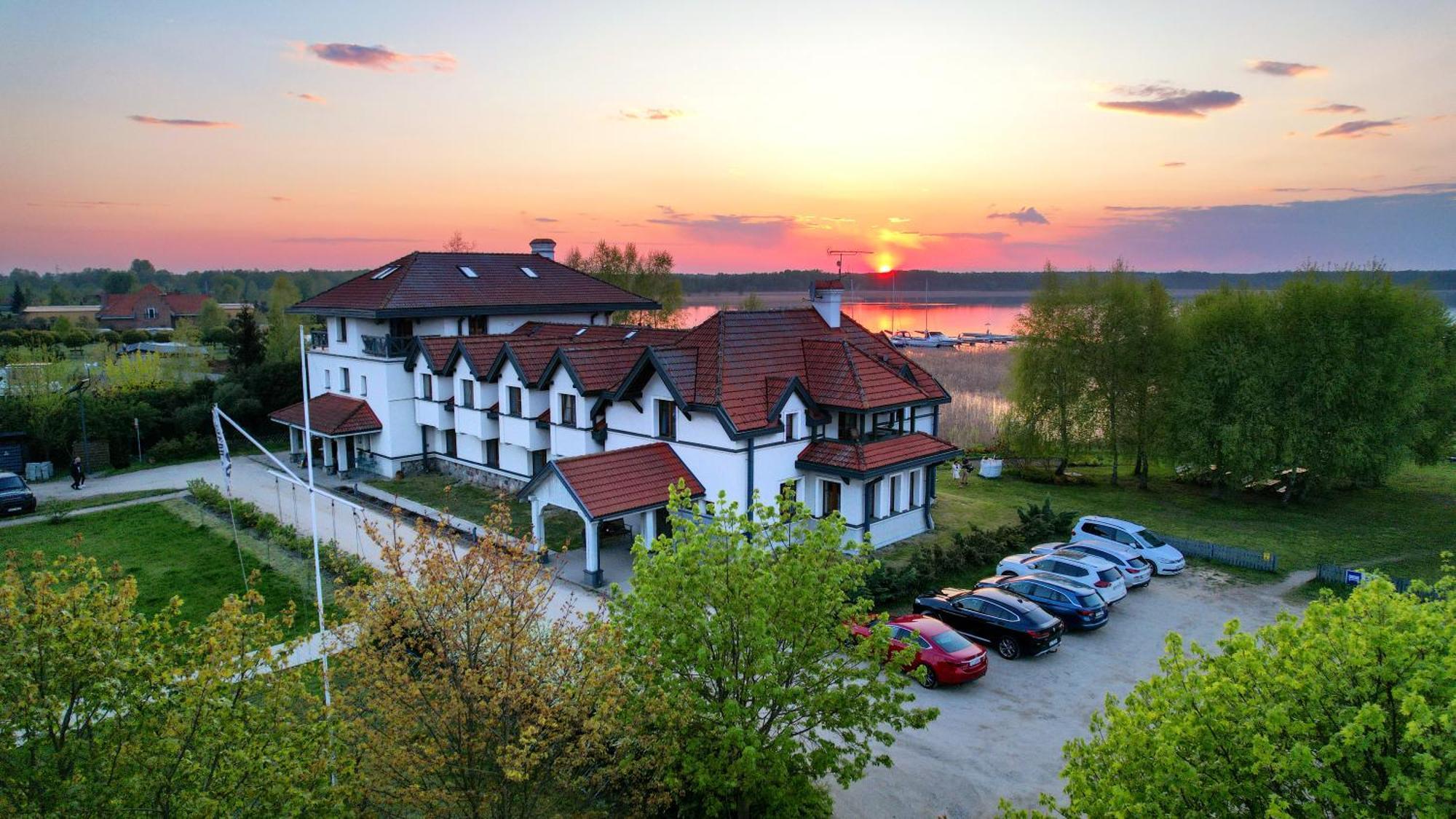 Hotel Joseph Conrad Spa & Wellness Pisz Bagian luar foto
