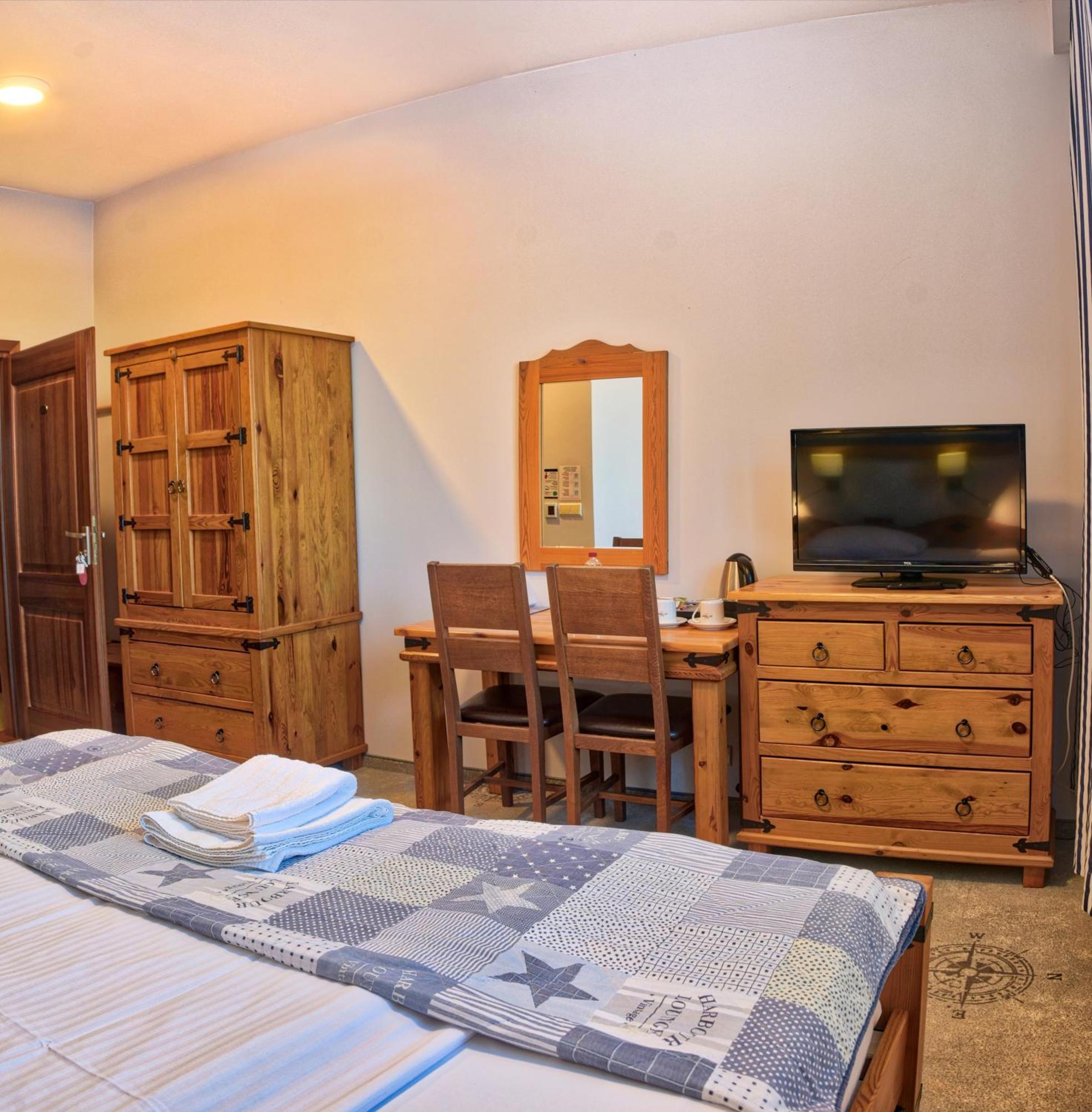 Hotel Joseph Conrad Spa & Wellness Pisz Bagian luar foto